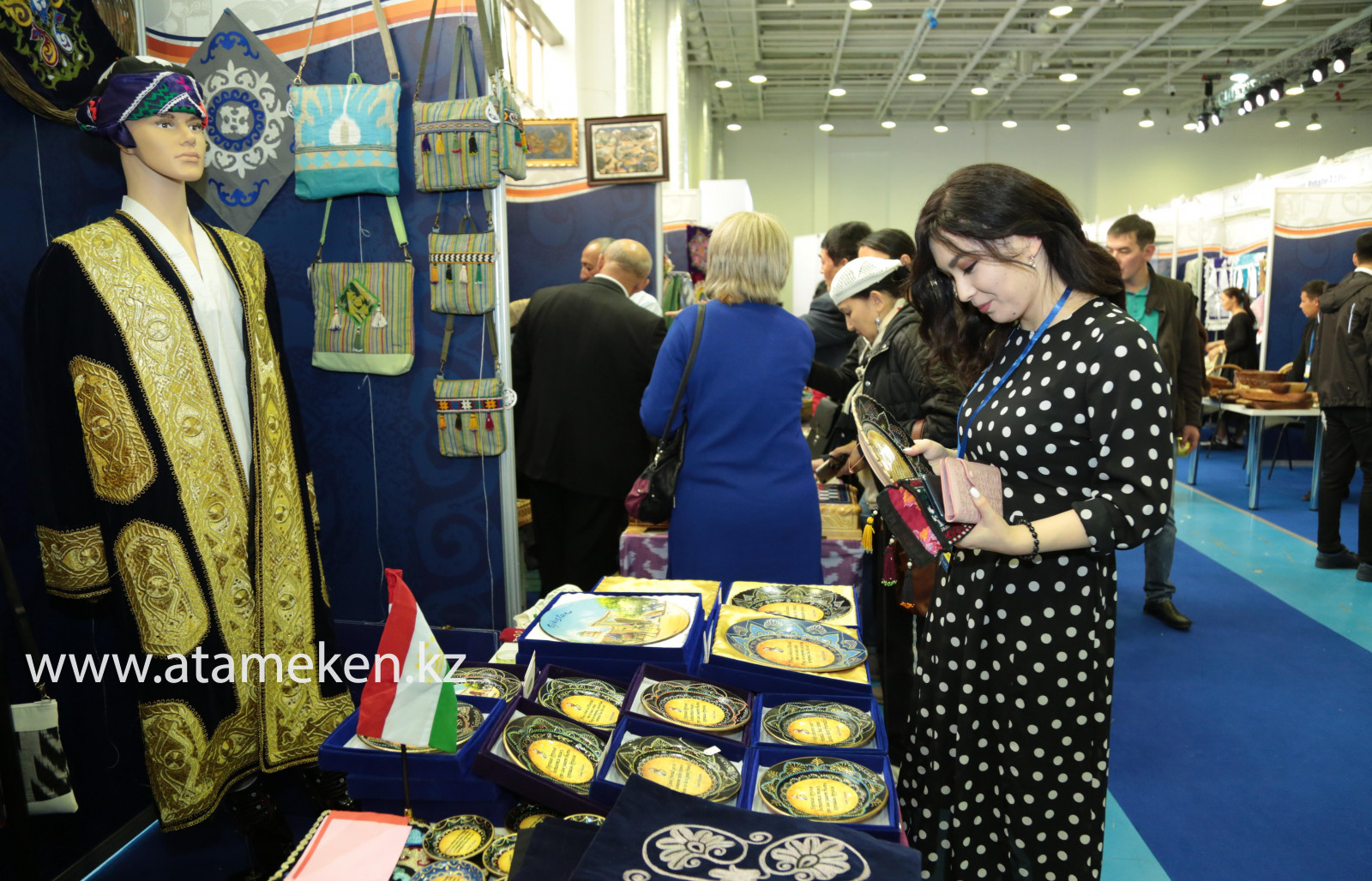 ЛУЧШУЮ ОТЕЧЕСТВЕННУЮ ПРОДУКЦИЮ ПРЕДСТАВИЛИ В СТОЛИЦЕ