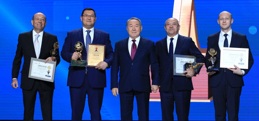 Президент Казахстана вручил награды лучшим товаропроизводителям