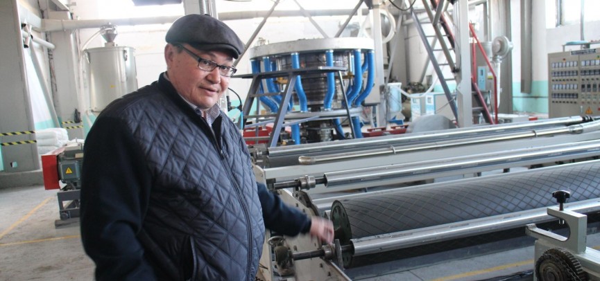 КАК ПЛАСТИКОВАЯ БУТЫЛКА СТАНОВИТСЯ ВЗЛЕТНОЙ ПОЛОСОЙ