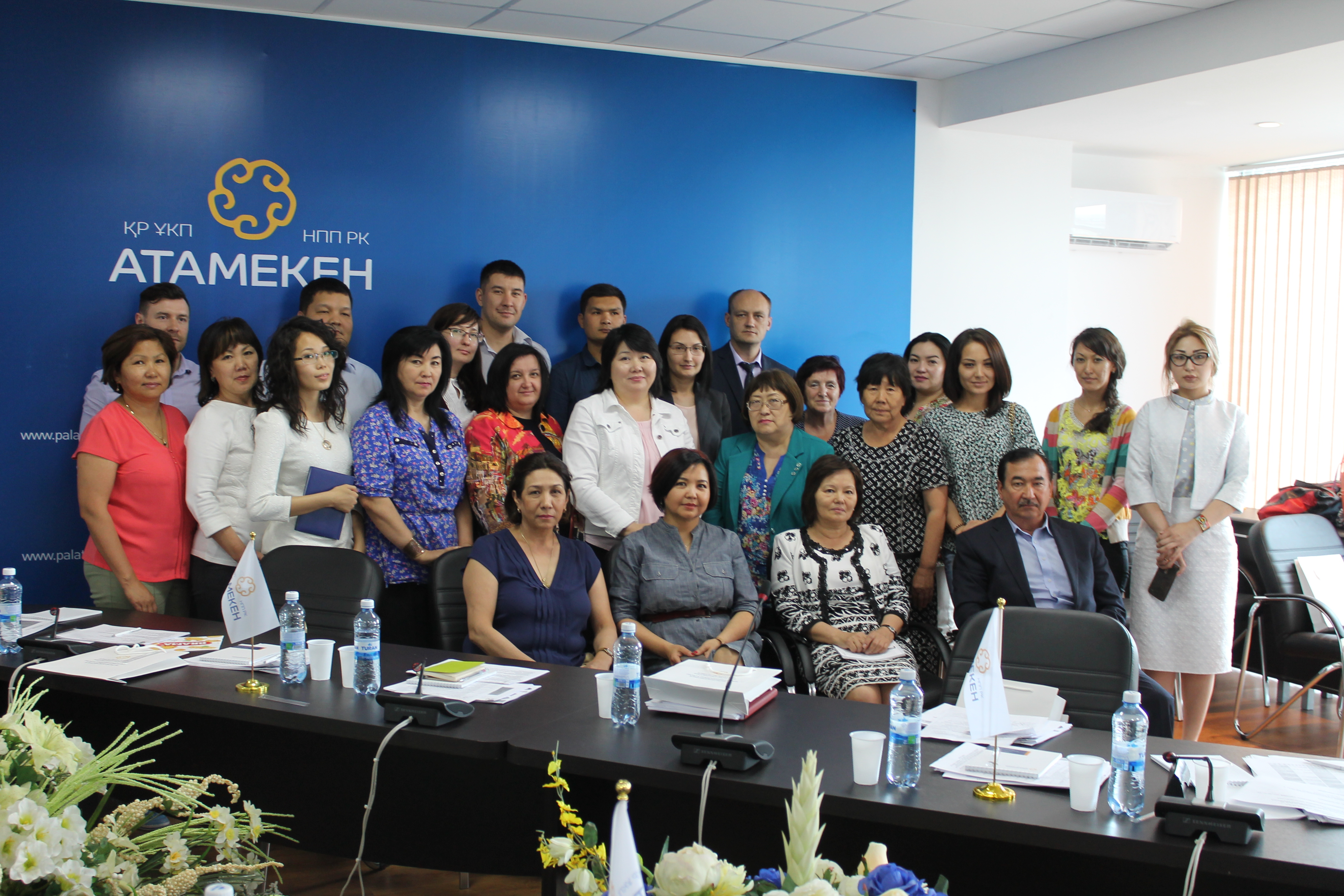 Алматы облысының кәсіпкерлеріне «Алтын сапа» және «Ең үздік өнім Қазақстан» премияларына қатысу критерийлері мен оларды қалай алу жолдары туралы түсіндірілді.