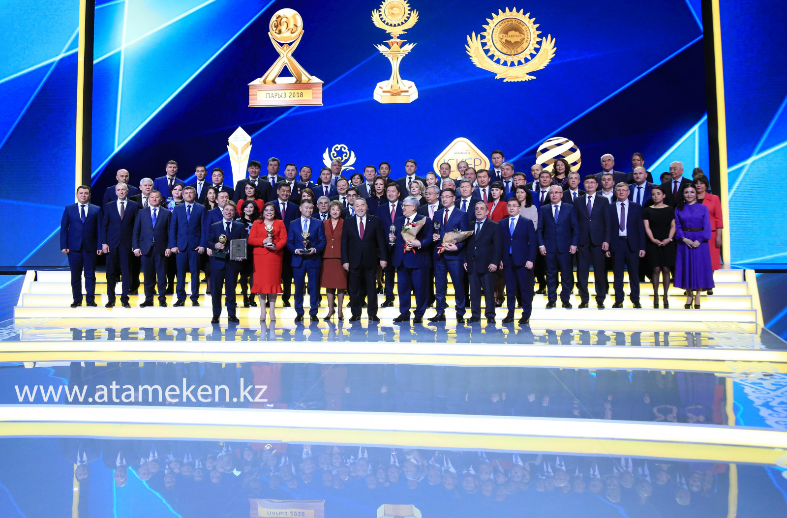 Победители «Алтын сапа» в специальных номинациях получили награды из рук Президента